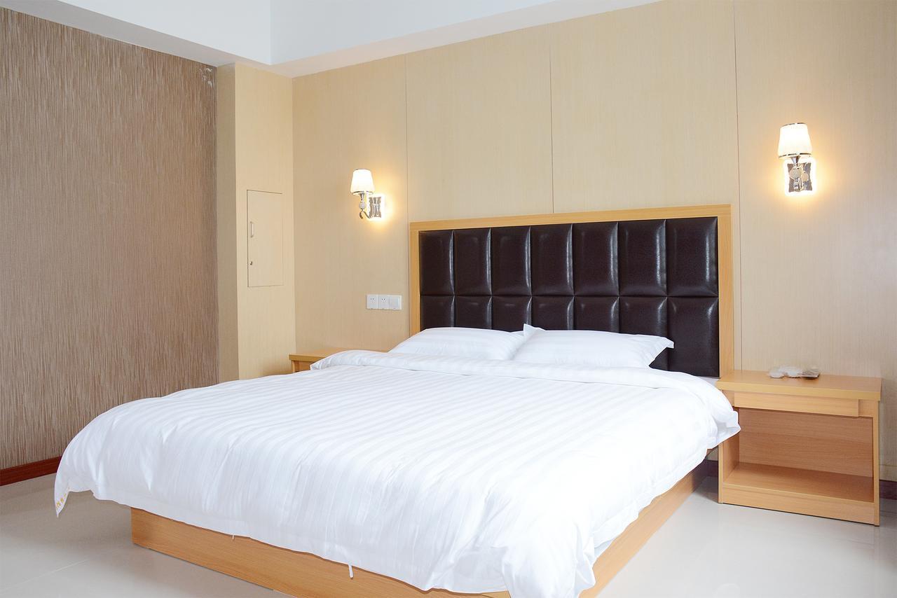 100 Inn Plus Pudong Airport Hotel Xangai Exterior foto